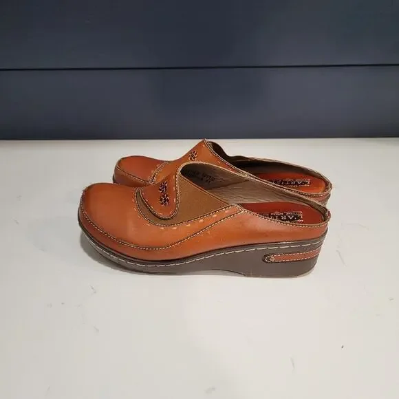 L'Artiste by Spring Step Embossed Leather Clogs Chino Size 41 - Picture 2 of 10